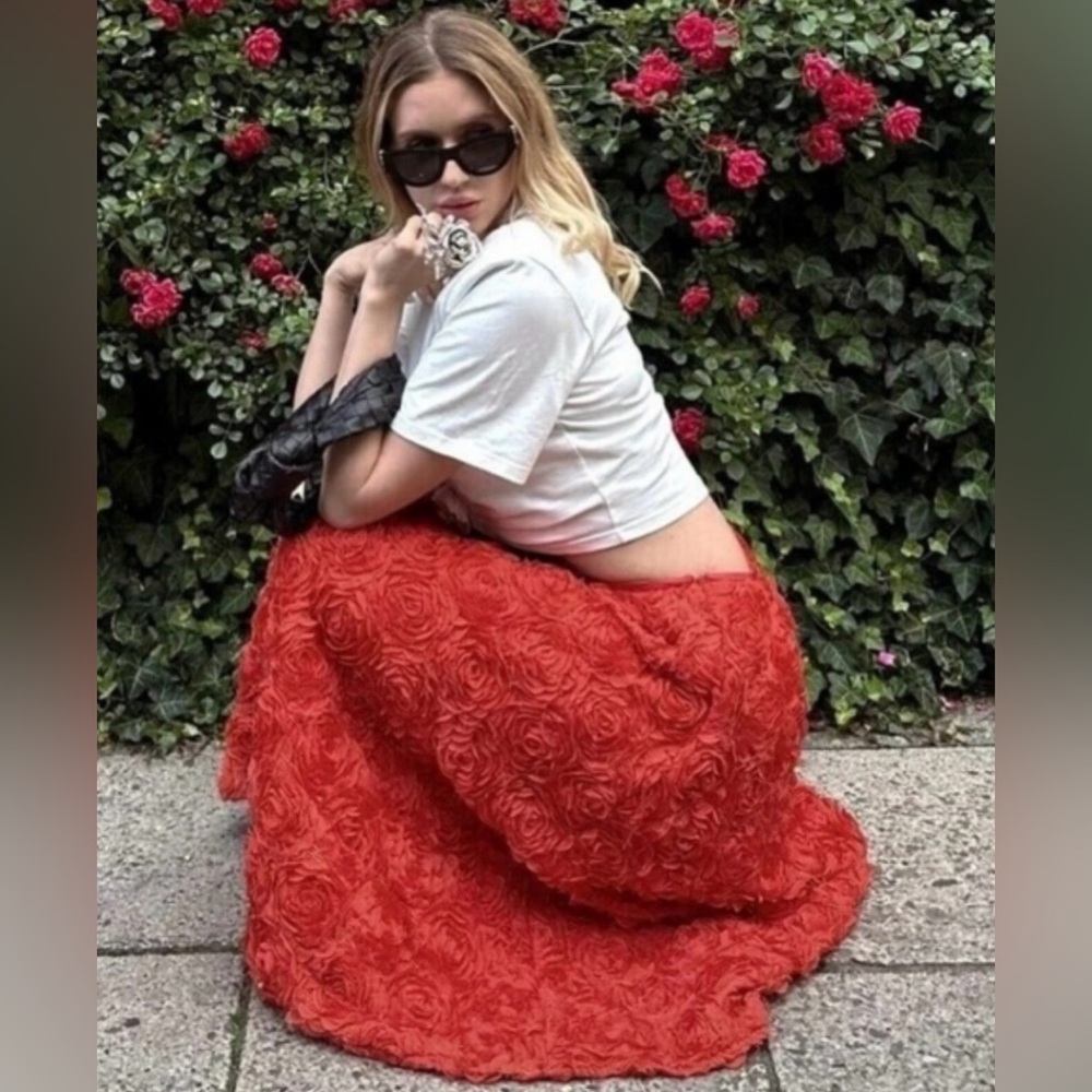 Zara “Blogger Fav” ZW Collection voluminous rose skirt